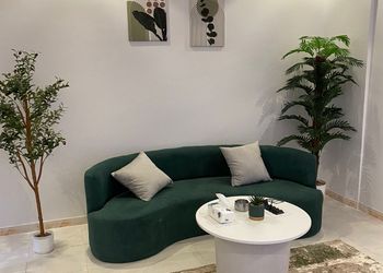 استديو بأثاث مريح وبسيط 