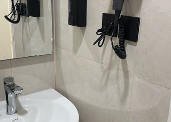 شقة بغرفة معيشة وغرفتين نوم 