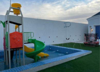 شاليه بمسطح اخضر و مسبح