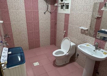 شقة بغرفتين نوم وصالة