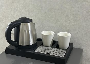 استديو بأثاث مريح وبسيط 