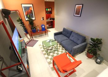 استديو بسرير ماستر وجلسة جانبية