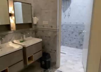 شاليه بجلسة خارجية ومجلس