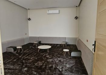 شالية بجلسة خارجية مطله على المسبح