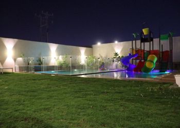 شاليه بمسبح وألعاب مائية 