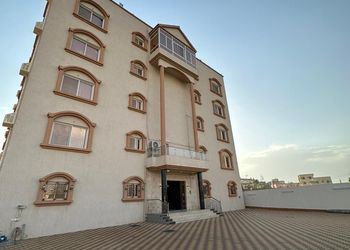  غرفة نوم وصالة مطله على المدينة