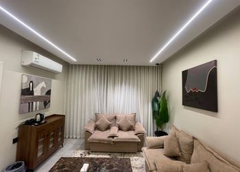 شقة بغرفة معيشة وغرفة نوم 