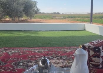 مزرعة بيت ريفي وجلسات خارجية 