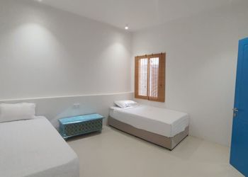 شالية بمجلس مطل على الفناء الخارجي 