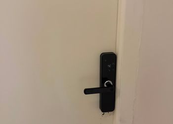 استديو بسرير ماستر وجلسة جانبية