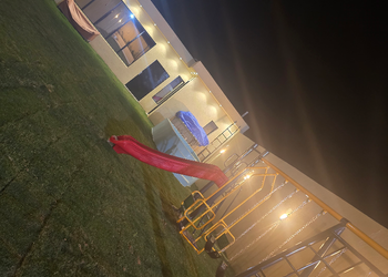 شاليه بألعاب أطفال وجلسة خارجية 
