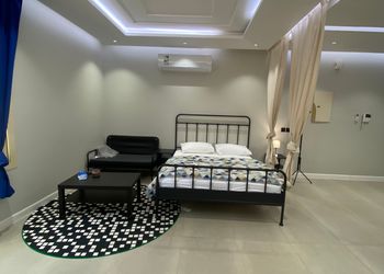 استوديو بمطبخ وحمام وسطح خاص