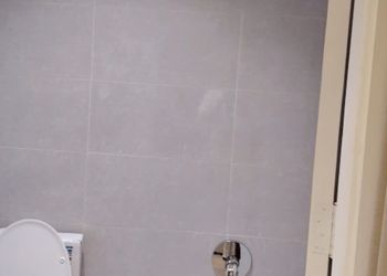 استديو بأثاث مريح وبسيط 