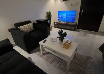 استديو بسرير ماستر وجلسه جانبيه