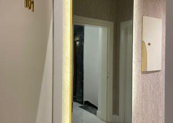 شقة بغرفة معيشة وغرفتين نوم 