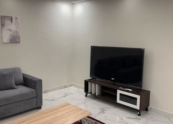 استديو بسرير ماستر وأثاث مريح 