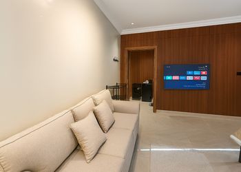 استديو هادئ بدخول ذاتي 