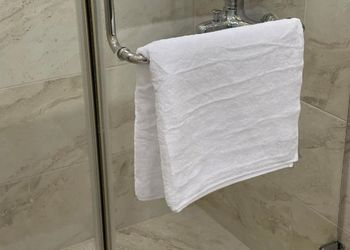 شقة بغرفة جلوس وغرفتين نوم 