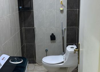 استديو بأثاث مريح وبسيط 