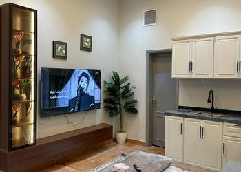 استديو بأثاث مريح وبسيط 