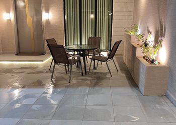 شاليه بألعاب أطفال ومسبح