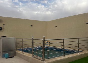 شاليه بمسبح خارجي وجلسة خارجية