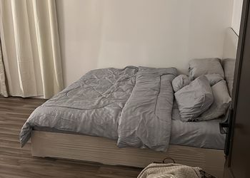 استديو بسرير ماستر وجلسة جانبية