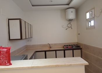 شقة بغرفة معيشة وغرفة نوم 