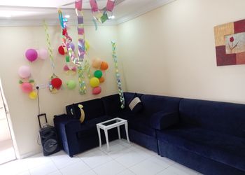 استراحة بمسبح و مسطح اخضر