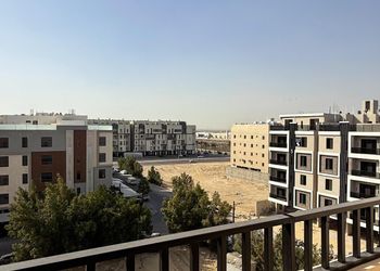 استديو بسرير ماستر وجلسة جانبية
