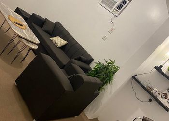 شقة بغرفة معيشة وغرفتين نوم 