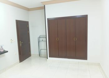 شقة بغرفة معيشة وغرفة نوم 
