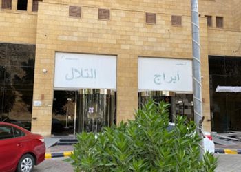 شقة بغرفتين نوم وغرفة جلوس 