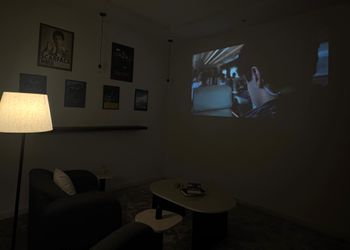 غرفتين نوم، صالة سينما مميّزة