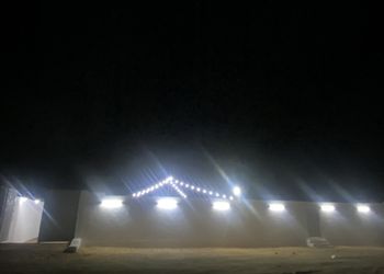 استراحة بجلسات خارجية ومساحات واسعة