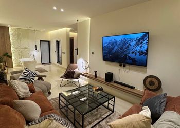 شقة بغرفة معيشة وغرفة نوم 
