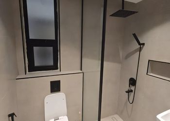 استديو بأثاث مريح وبسيط 