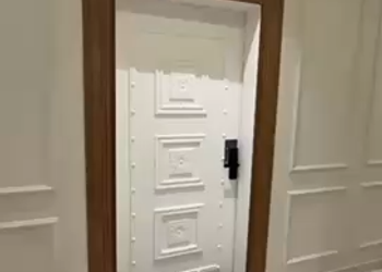 استديو بسرير ماستر وجلسة جانبية 