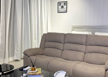 استديو بسرير ماستر وجلسة جانبية