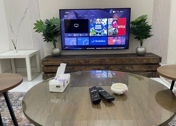 استديو بأثاث مريح وبسيط