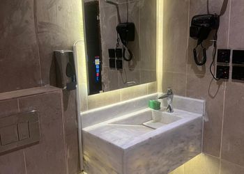 استديو بأثاث مريح وبسيط 