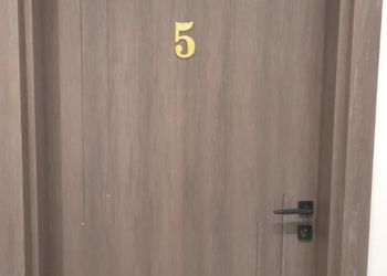 شقة بغرفة معيشة وغرفتين نوم 