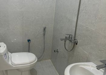 غرفة نوم بسرير ماستر