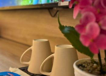 استديو بأثاث مريح وبسيط 