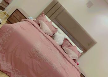 استراحة بمجلس وفناء خارجي 