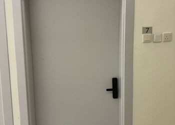 شقة بصالة جلوس وغرفة نوم 