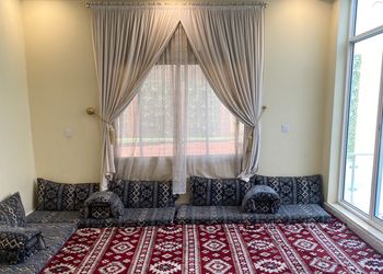شاليه بمجلس مطل على المسبح