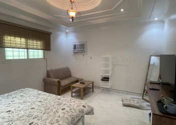 استديو بسرير ماستر وجلسة 