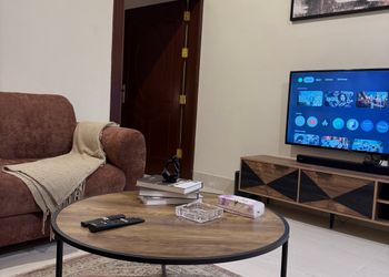 شقة بصالة وغرفة نوم و دخول ذاتي 