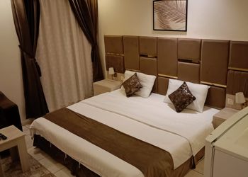 استديو بأثاث مريح وبسيط 